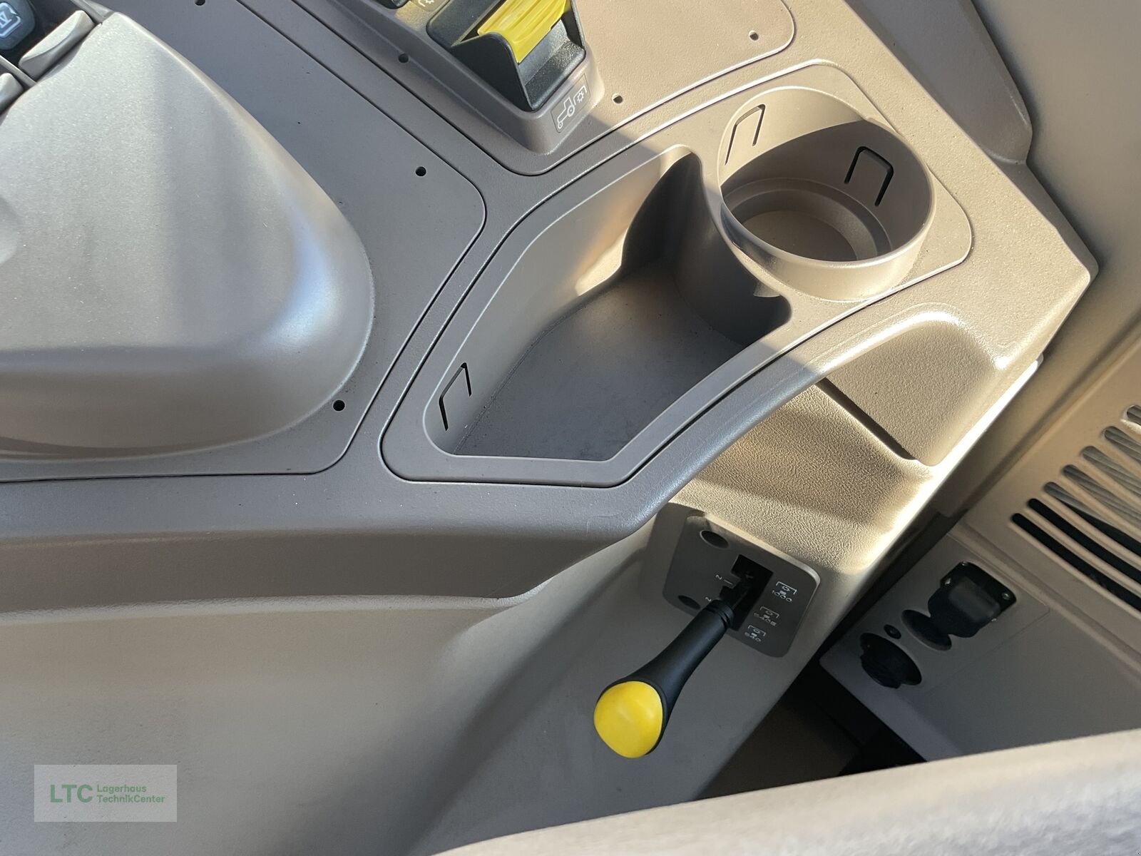 Traktor typu John Deere 6M 145, Vorführmaschine v Redlham (Obrázek 29)