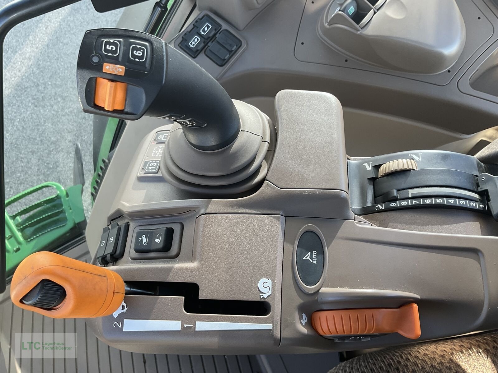 Traktor typu John Deere 6M 145, Vorführmaschine v Redlham (Obrázek 31)