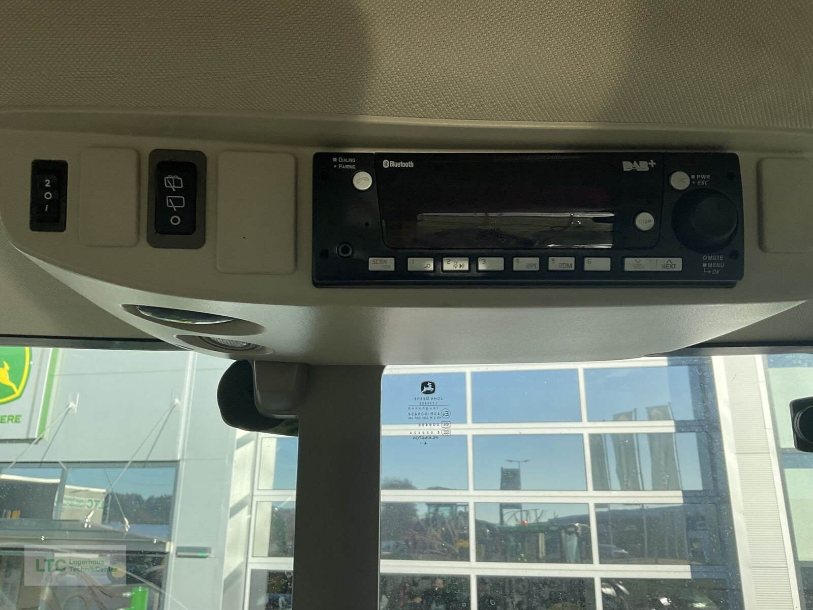 Traktor typu John Deere 6M 145, Vorführmaschine v Redlham (Obrázek 15)