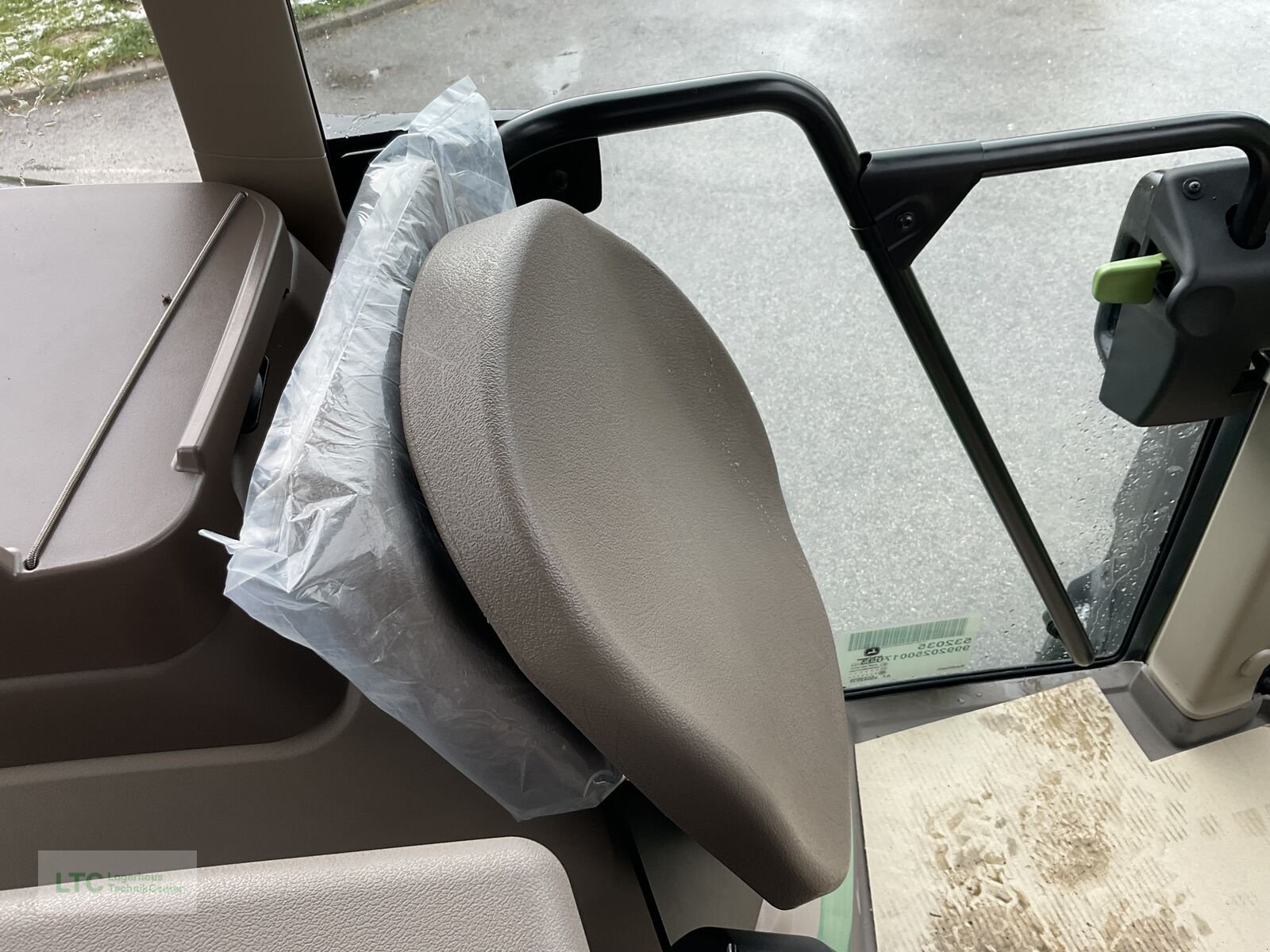 Traktor des Typs John Deere 6M 150, Neumaschine in Korneuburg (Bild 26)