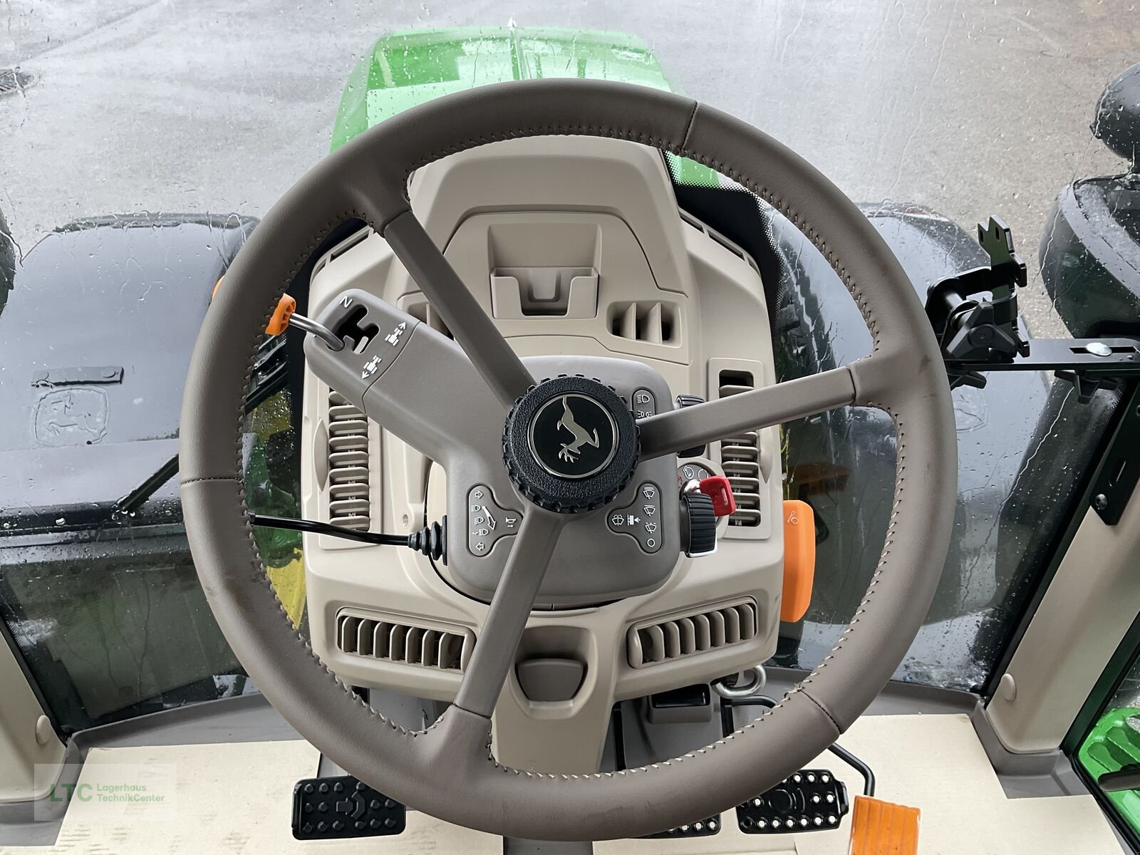 Traktor des Typs John Deere 6M 150, Neumaschine in Korneuburg (Bild 11)