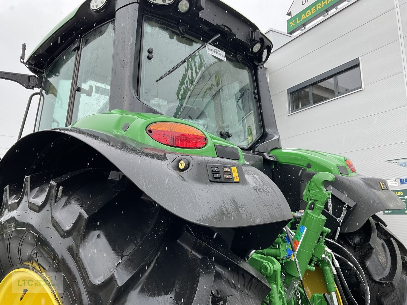 Traktor des Typs John Deere 6M 150, Neumaschine in Korneuburg (Bild 19)