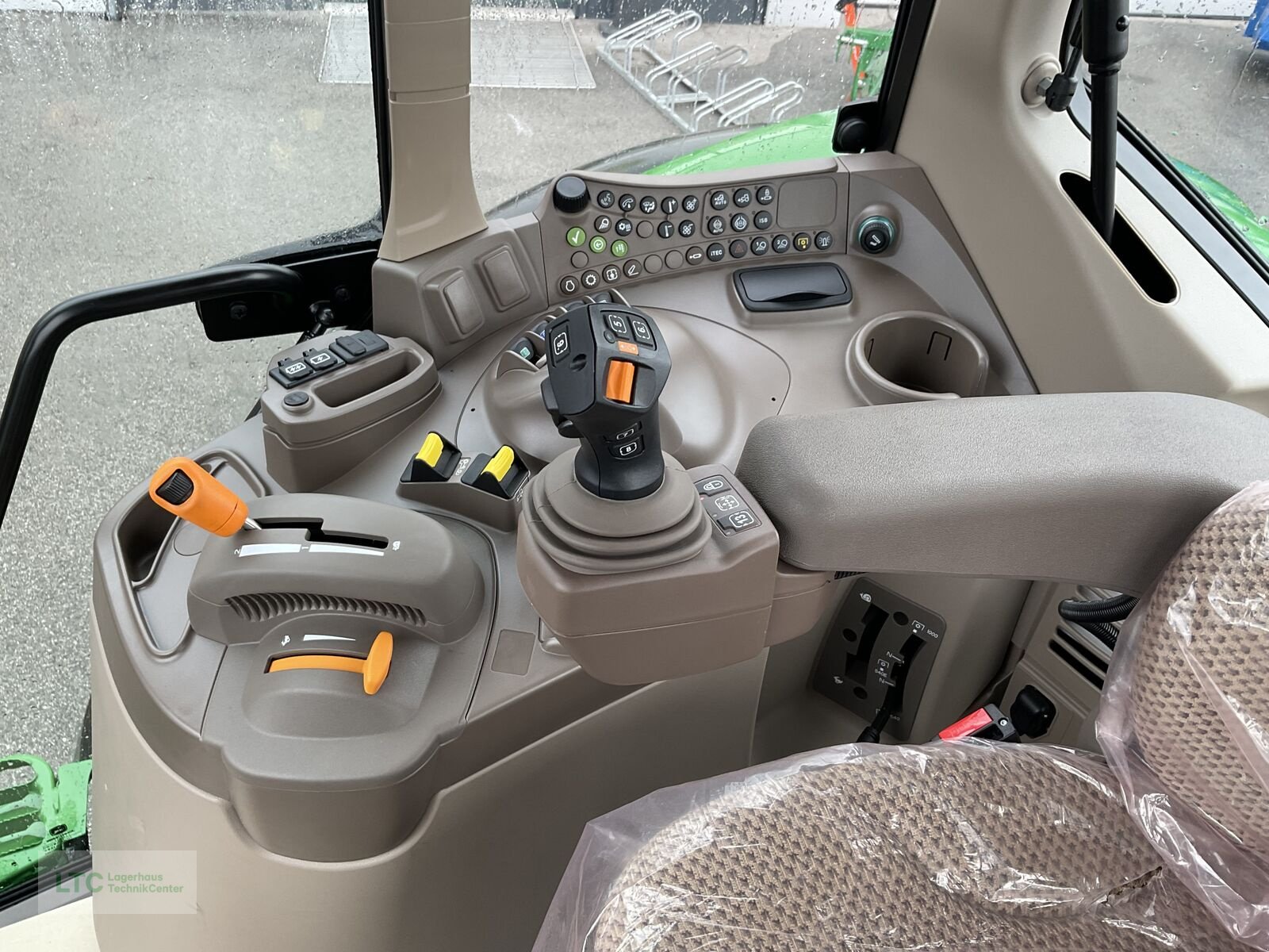 Traktor des Typs John Deere 6M 150, Neumaschine in Korneuburg (Bild 28)