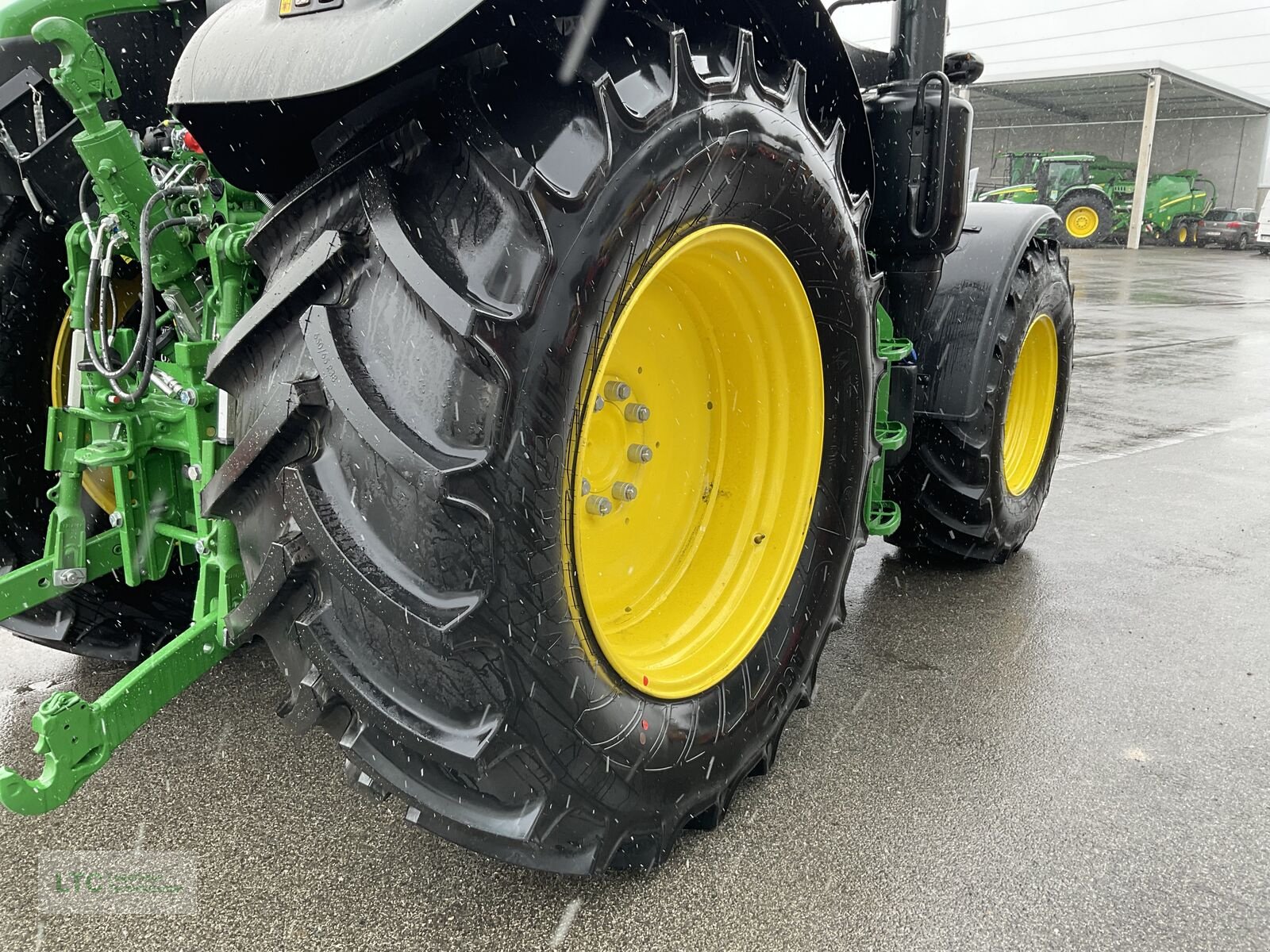 Traktor des Typs John Deere 6M 150, Neumaschine in Korneuburg (Bild 16)