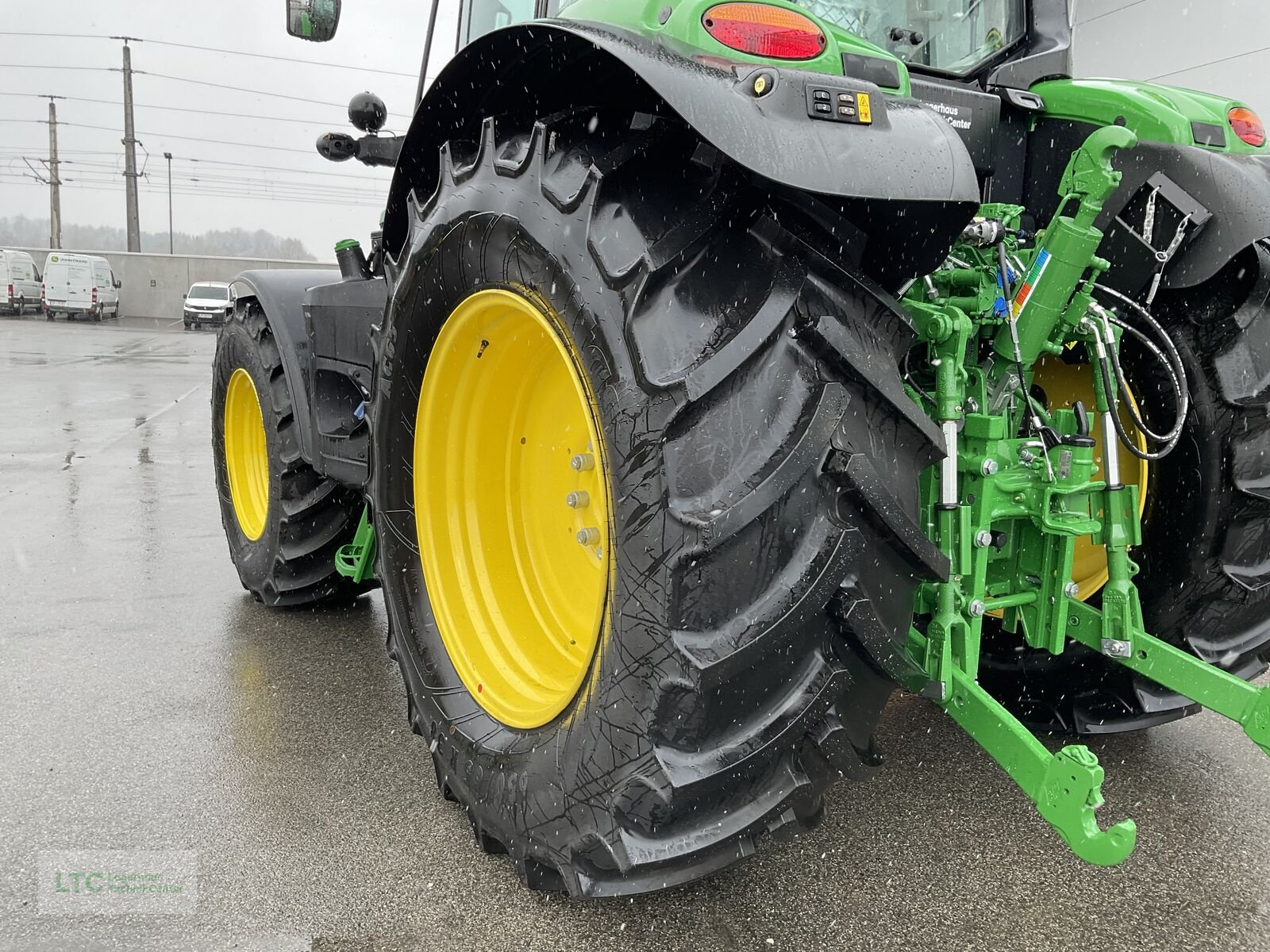 Traktor des Typs John Deere 6M 150, Neumaschine in Korneuburg (Bild 17)