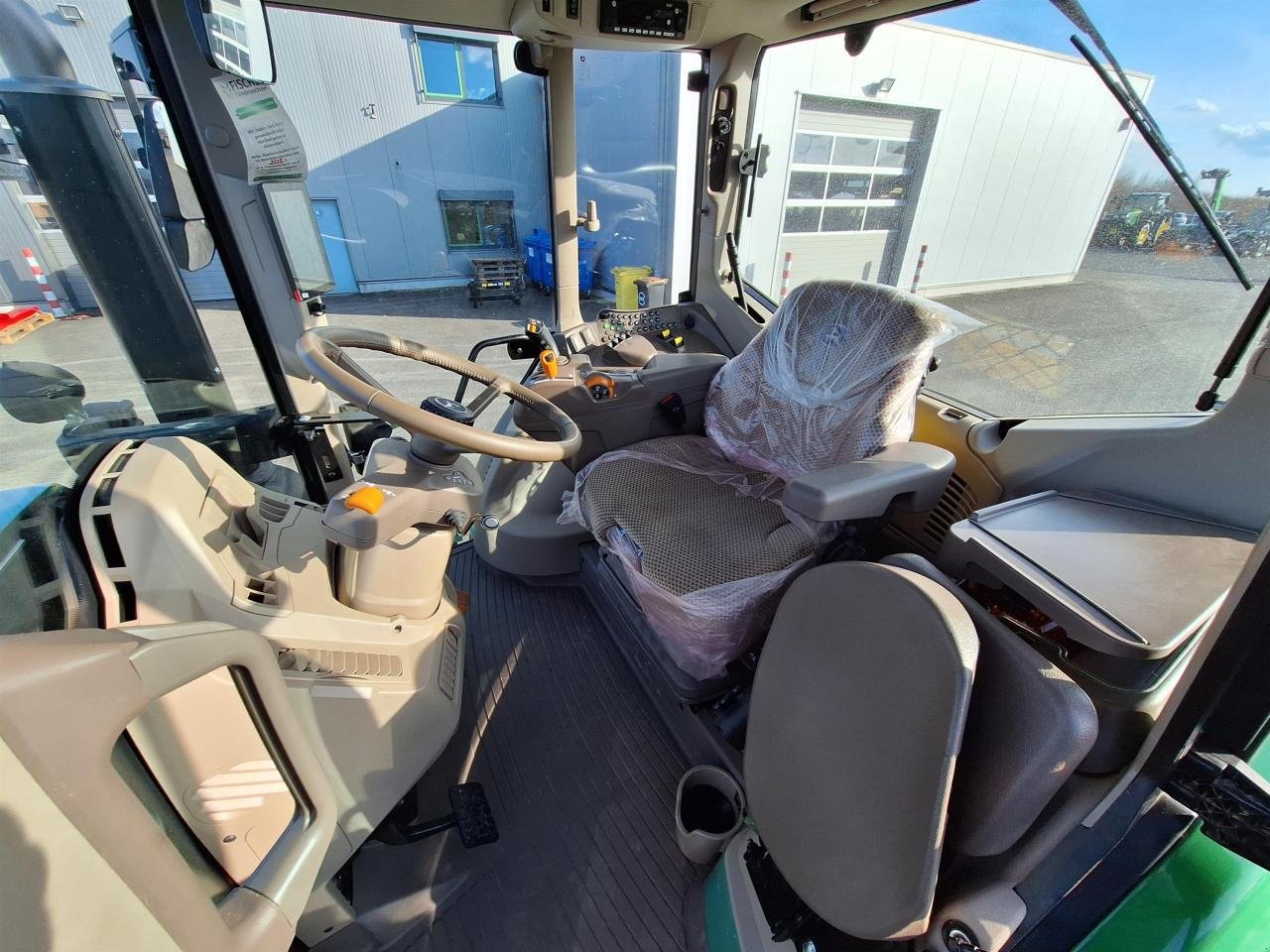 Traktor типа John Deere 6M 165 Demo, Neumaschine в Zweibrücken (Фотография 13)