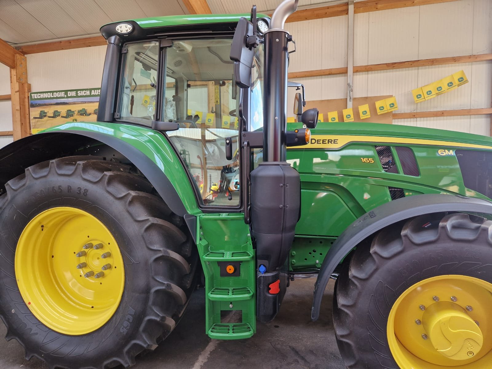 Traktor des Typs John Deere 6M 165, Neumaschine in Bad Sobernheim (Bild 4)