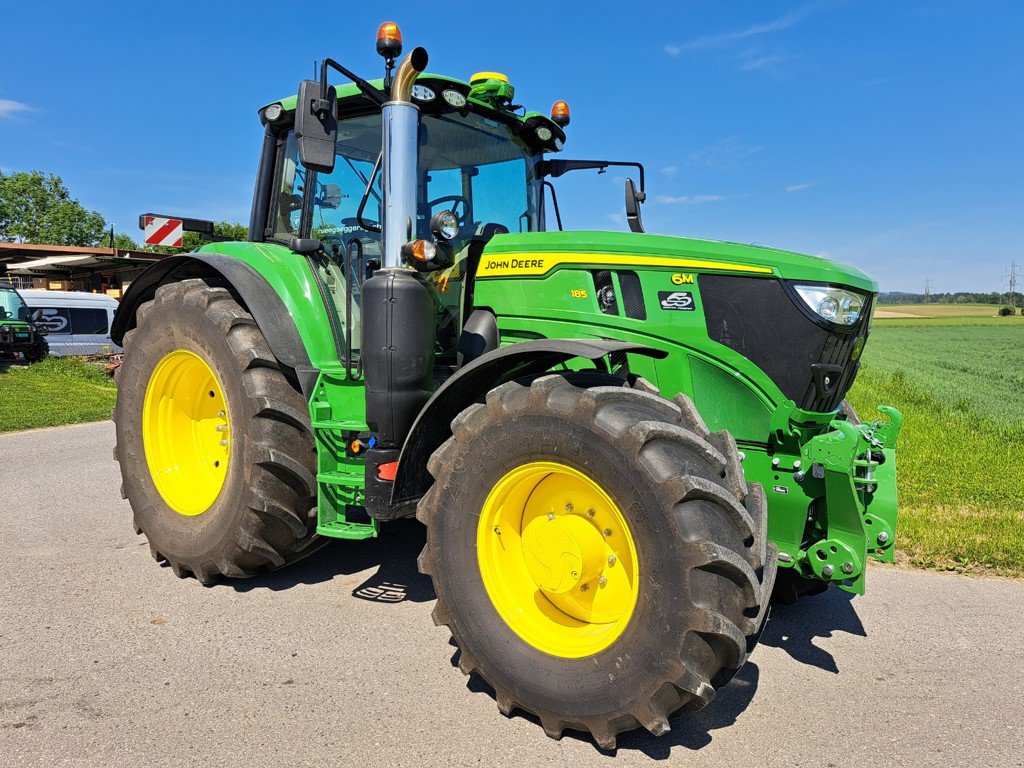 Traktor typu John Deere 6M 185, Vorführmaschine v Oetwil am See (Obrázek 1)