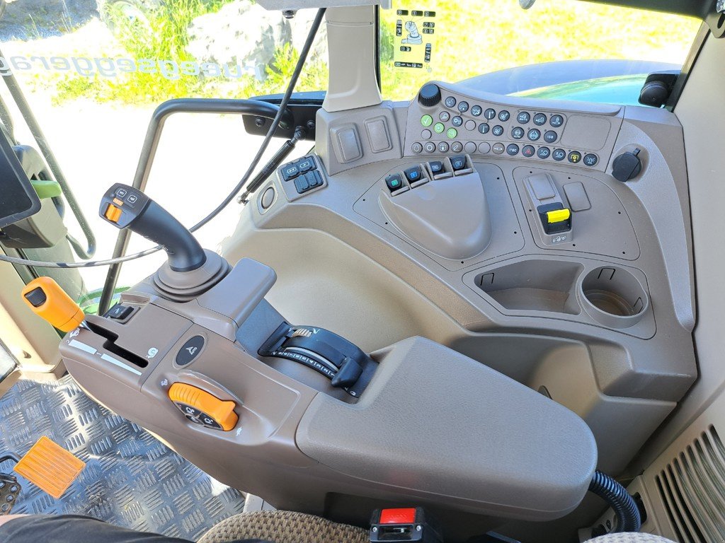 Traktor typu John Deere 6M 185, Vorführmaschine v Oetwil am See (Obrázek 3)