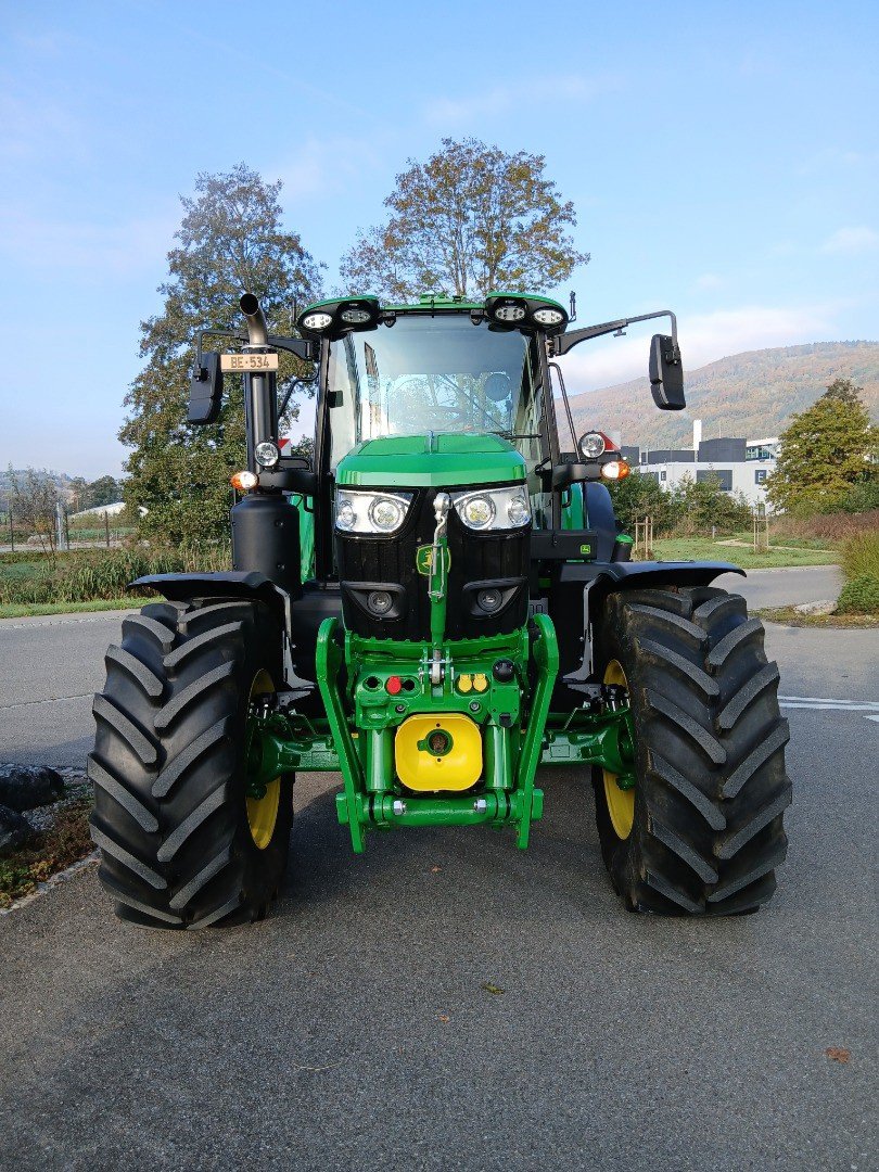 Traktor des Typs John Deere 6M 185, Ausstellungsmaschine in Lengnau (Bild 4)