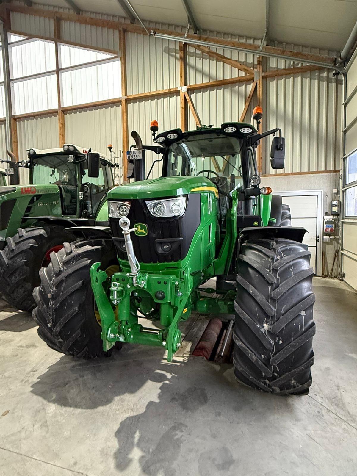 Traktor des Typs John Deere 6M 185, Gebrauchtmaschine in Burglengenfeld (Bild 2)