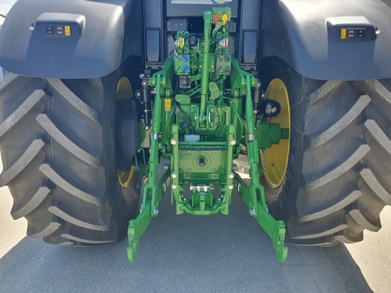 Traktor of the type John Deere 6M 200, Gebrauchtmaschine in PITHIVIERS Cedex (Picture 8)