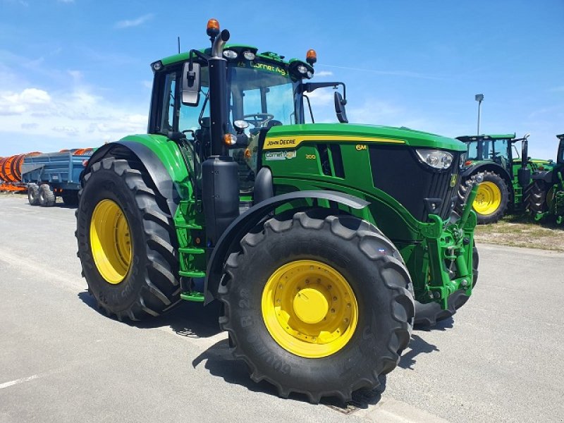 Traktor of the type John Deere 6M 200, Gebrauchtmaschine in PITHIVIERS Cedex (Picture 2)