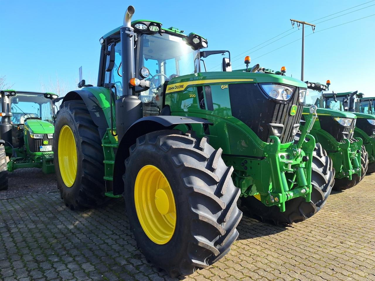 Traktor типа John Deere 6M 200, Neumaschine в Niederkirchen (Фотография 1)