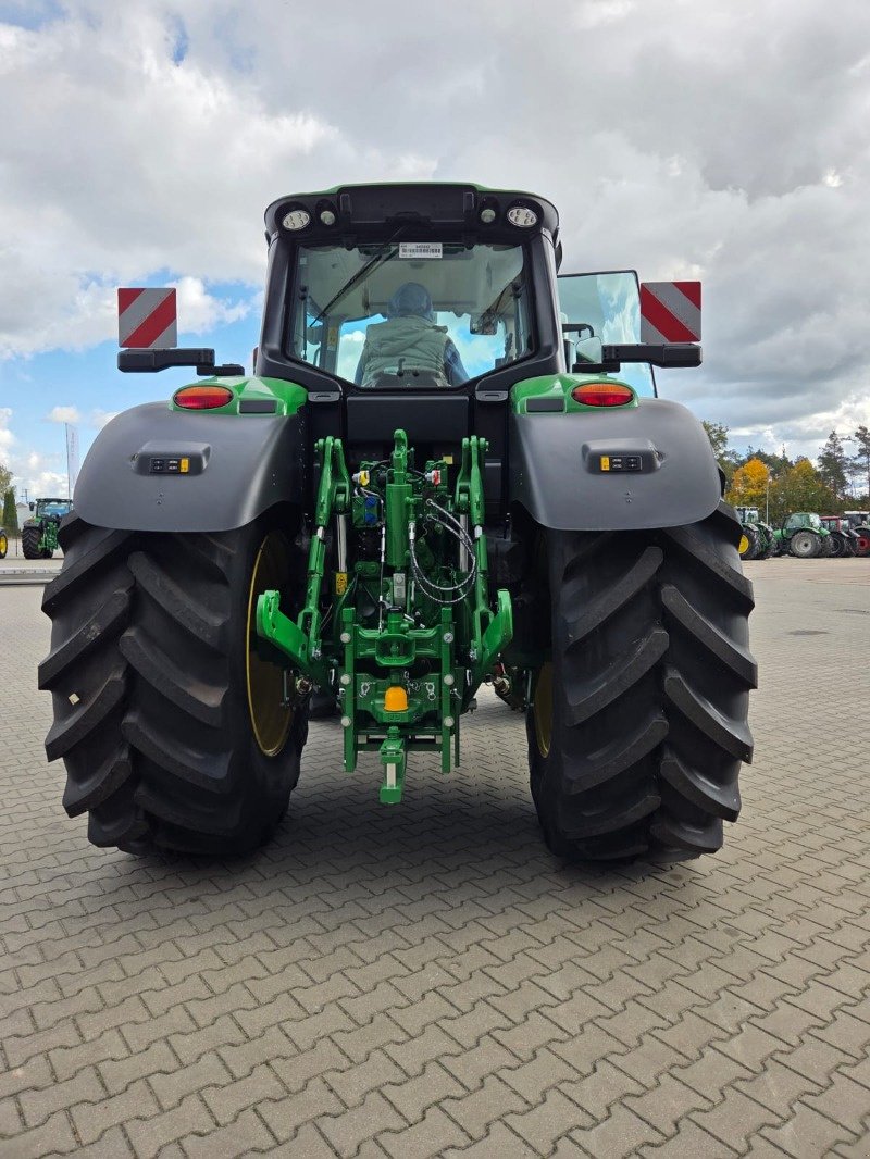 Traktor des Typs John Deere 6M 220, Neumaschine in Mrągowo (Bild 3)
