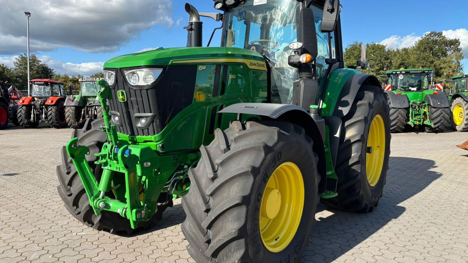 Traktor типа John Deere 6M 250 Kun 50 timer! Den nyeste 6M model., Gebrauchtmaschine в Kolding (Фотография 1)