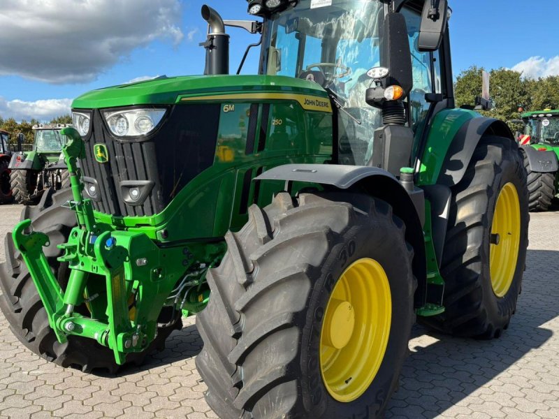 Traktor des Typs John Deere 6M 250 Kun 50 timer! Den nyeste 6M model., Gebrauchtmaschine in Kolding (Bild 1)