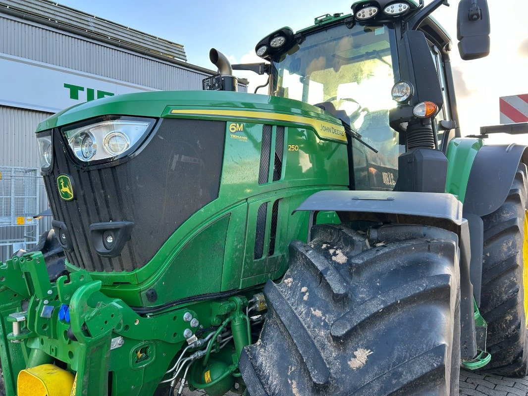 Traktor des Typs John Deere 6M 250 **MIETRÜCKLÄUFER**, Neumaschine in Sittensen (Bild 4)