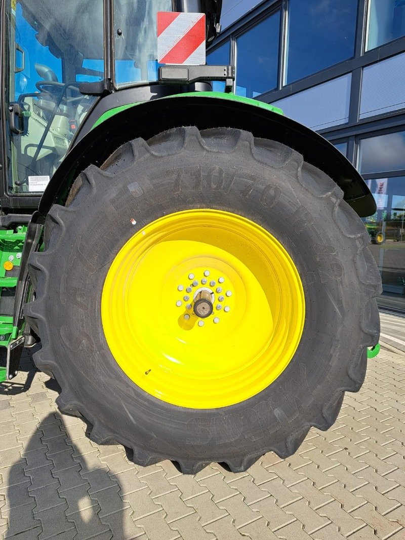 Traktor des Typs John Deere 6M 250, Neumaschine in Mrągowo (Bild 10)