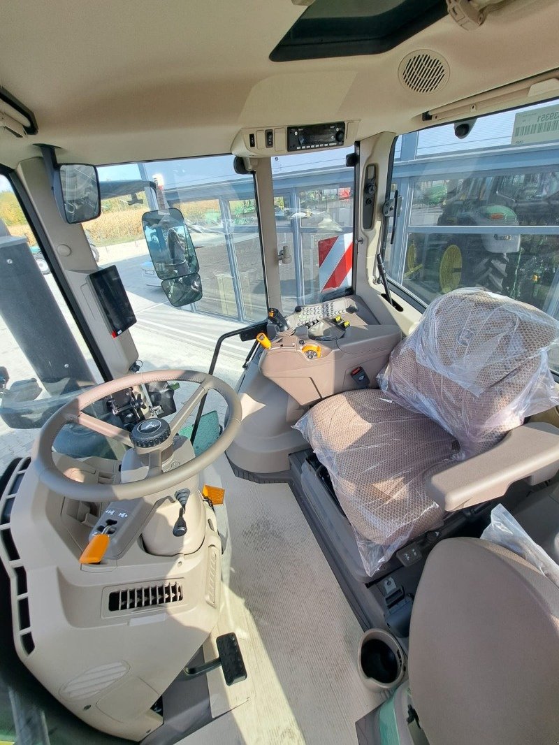 Traktor des Typs John Deere 6M 250, Neumaschine in Mrągowo (Bild 11)
