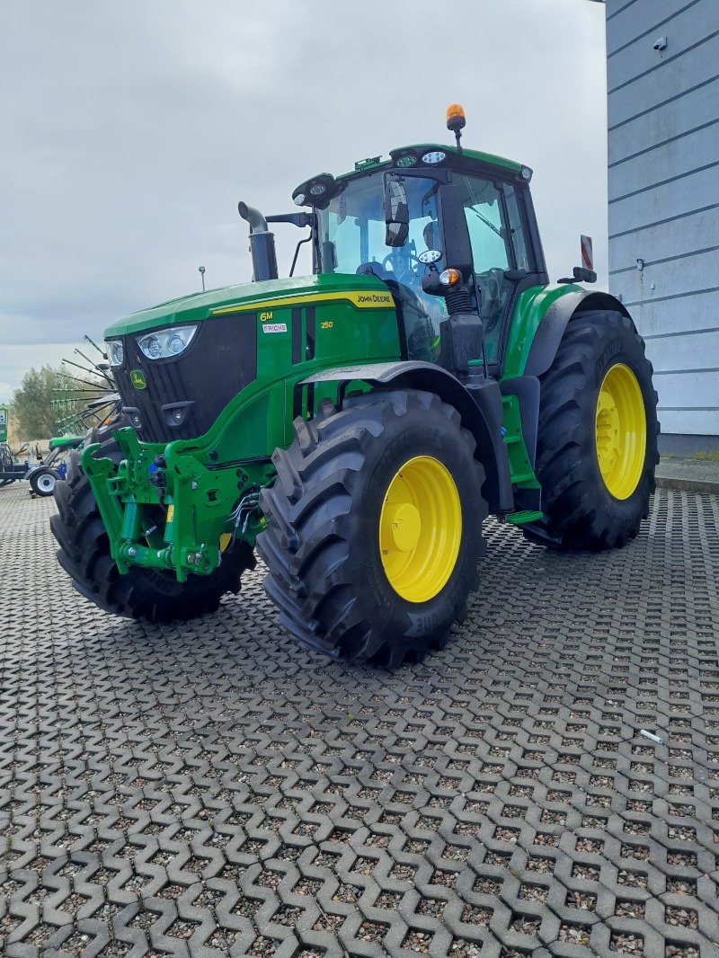 Traktor typu John Deere 6M 250, Neumaschine v Mrągowo (Obrázek 1)