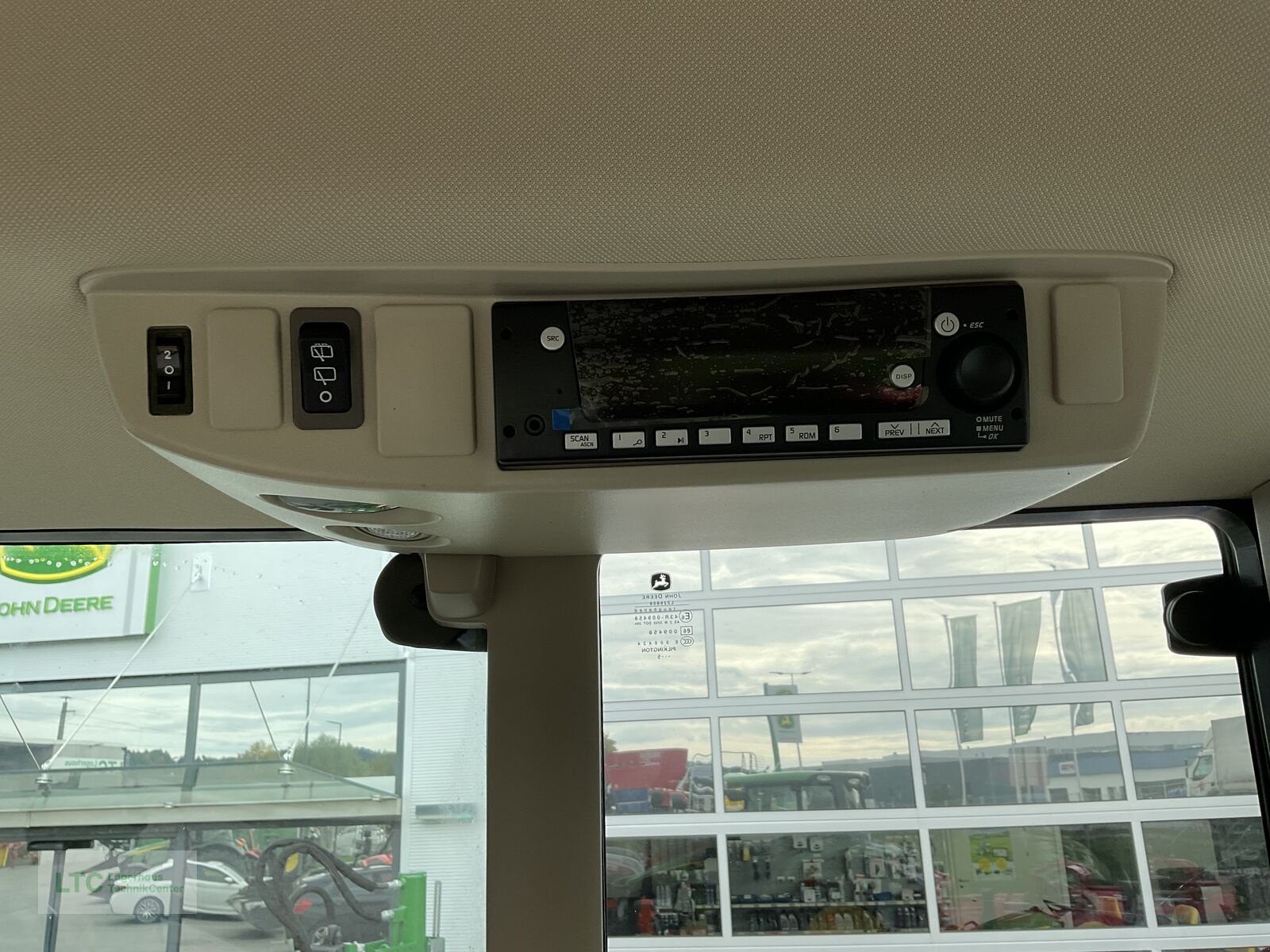 Traktor des Typs John Deere 6M 95, Neumaschine in Redlham (Bild 30)