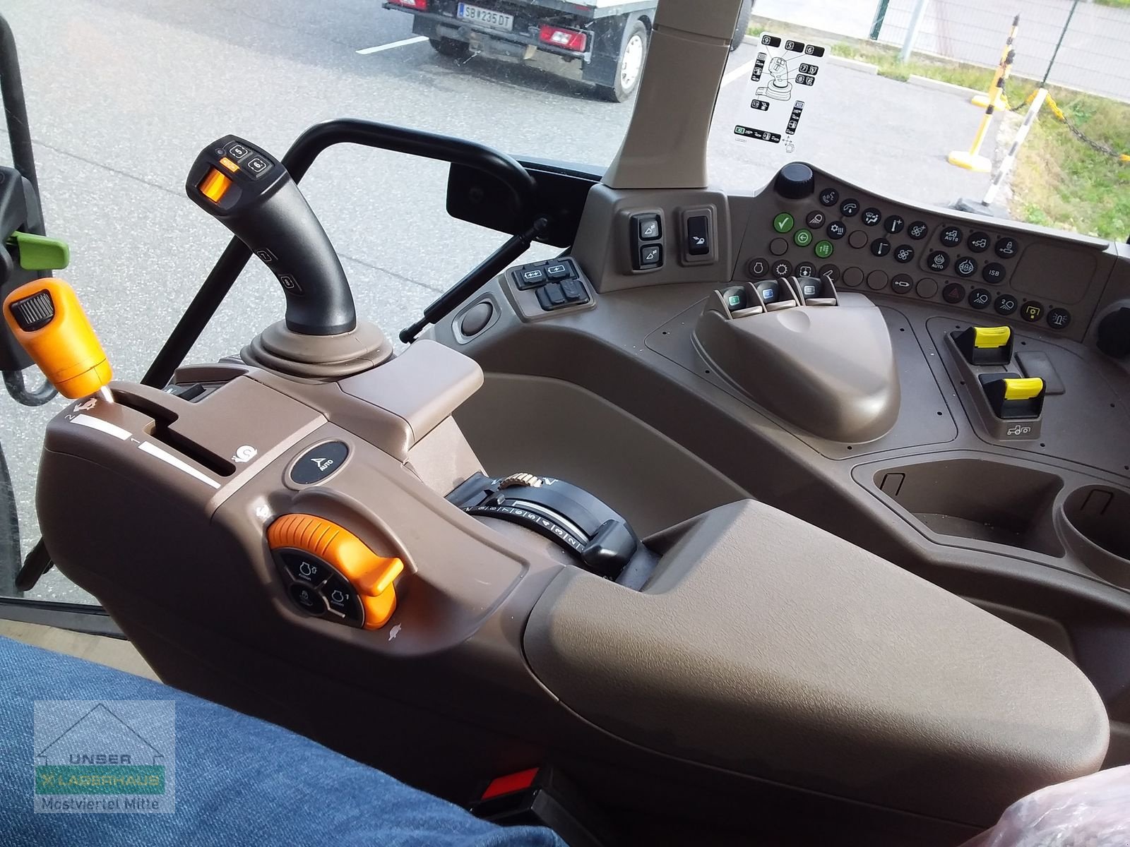 Traktor of the type John Deere 6M105 AUTOPOWR, Vorführmaschine in Bergland (Picture 5)