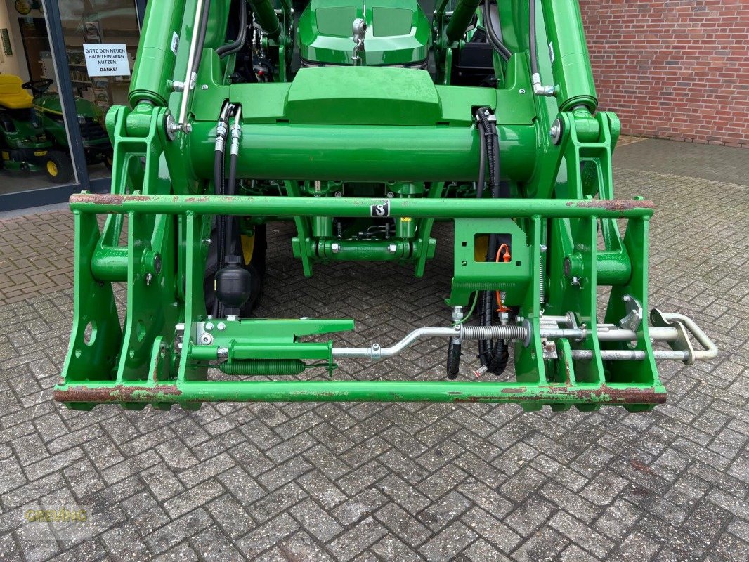 Traktor des Typs John Deere 6M125 Inkl. John Deere 643R *Garantieverlängerung*, Gebrauchtmaschine in Ahaus (Bild 17)