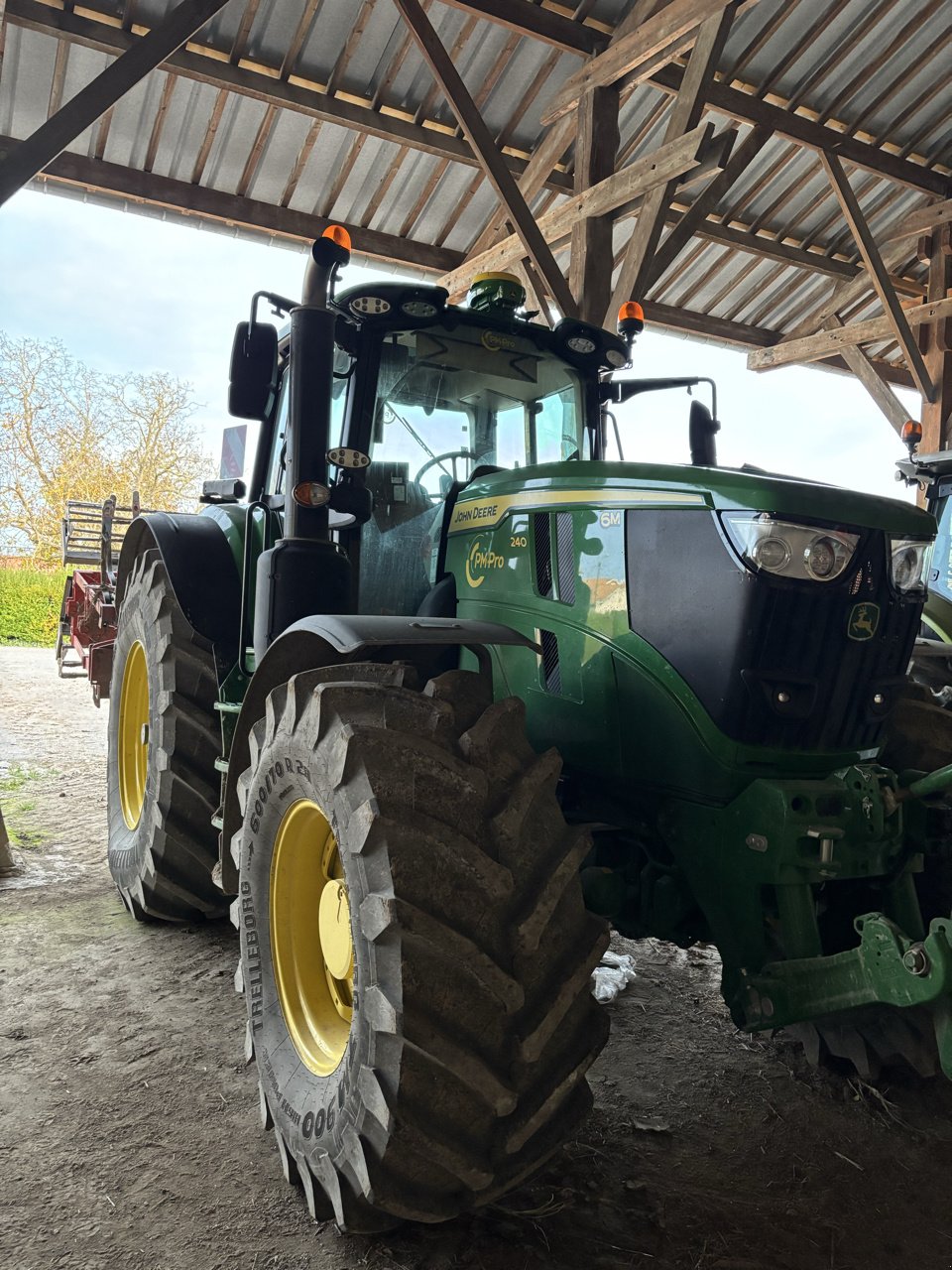 Traktor от тип John Deere 6M240, Gebrauchtmaschine в VERT TOULON (Снимка 2)