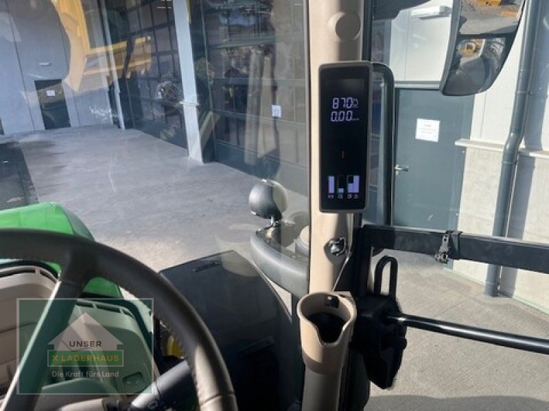 Traktor van het type John Deere 6R 110, Neumaschine in Enns (Foto 10)