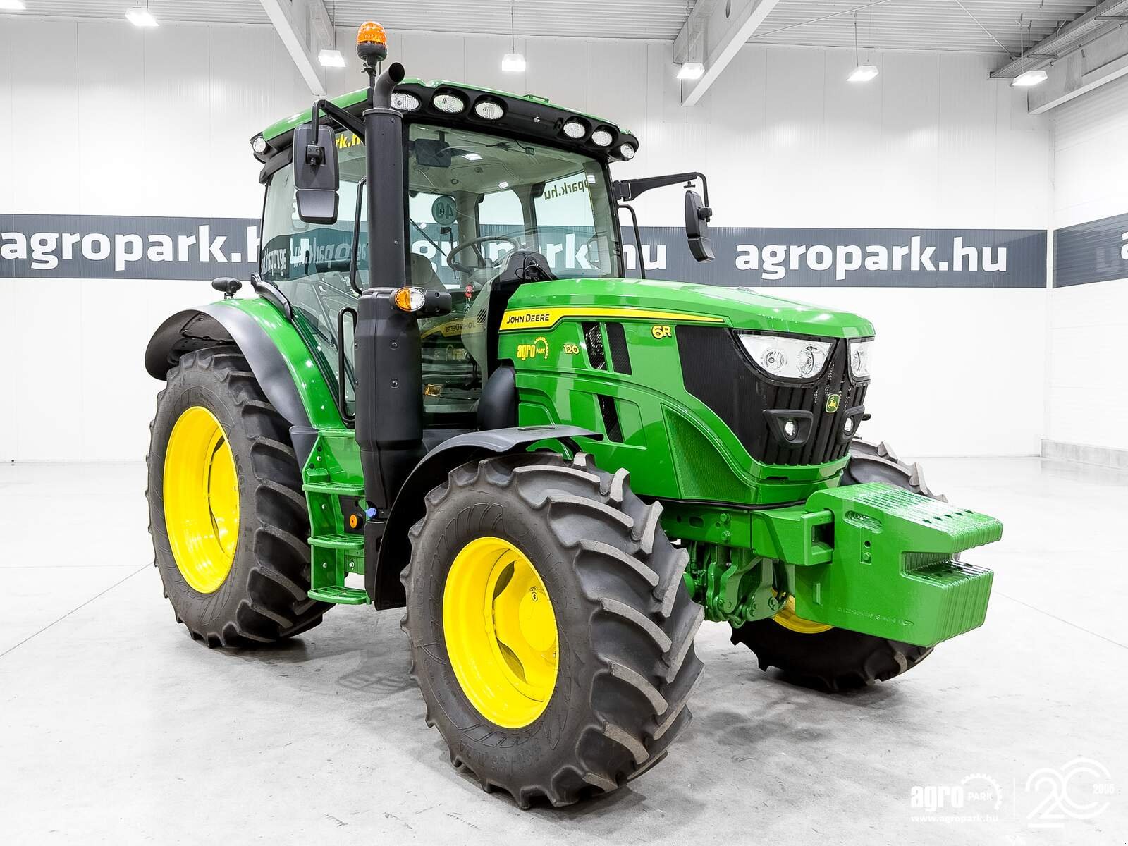 Traktor типа John Deere 6R 120, Gebrauchtmaschine в Csengele (Фотография 2)