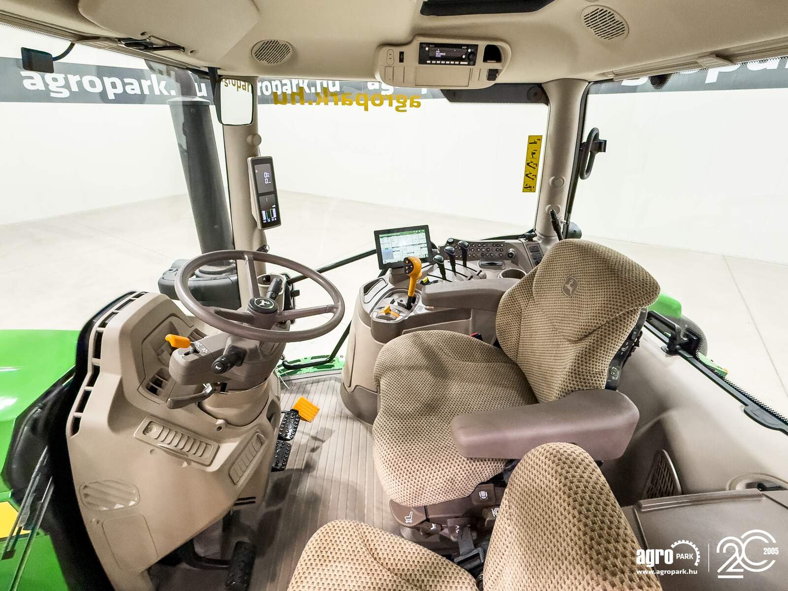 Traktor типа John Deere 6R 120, Gebrauchtmaschine в Csengele (Фотография 8)