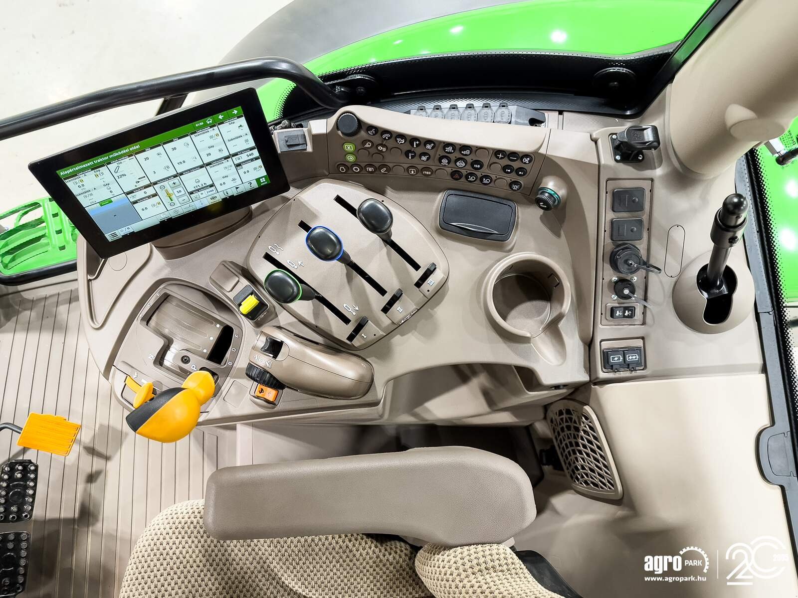 Traktor типа John Deere 6R 120, Gebrauchtmaschine в Csengele (Фотография 9)