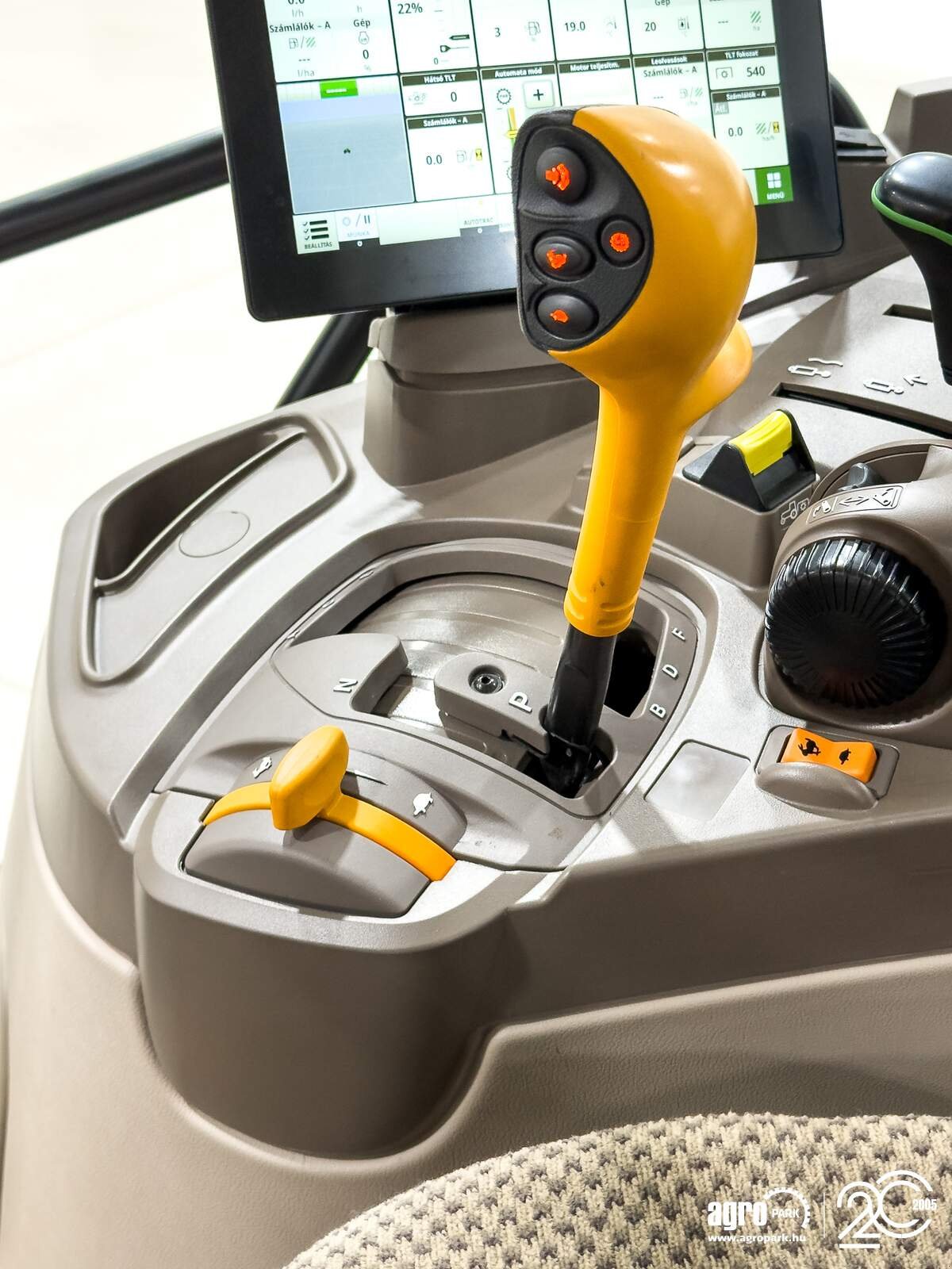 Traktor типа John Deere 6R 120, Gebrauchtmaschine в Csengele (Фотография 13)