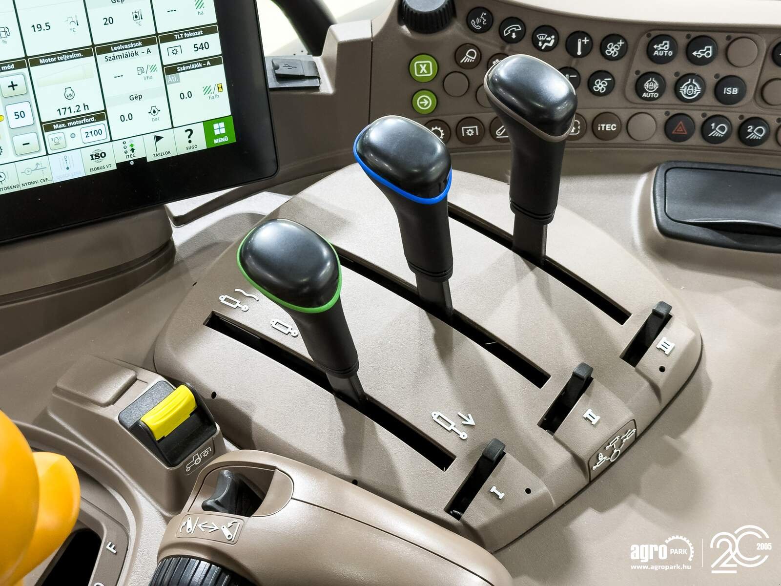 Traktor типа John Deere 6R 120, Gebrauchtmaschine в Csengele (Фотография 16)