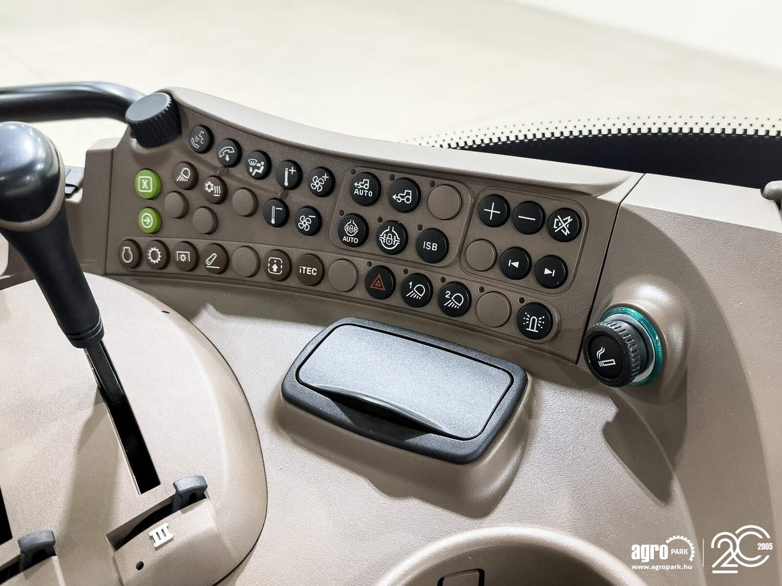 Traktor типа John Deere 6R 120, Gebrauchtmaschine в Csengele (Фотография 17)