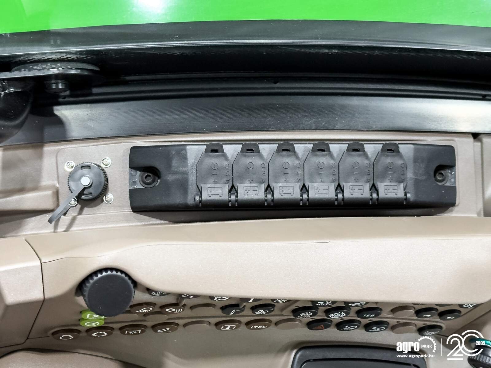 Traktor типа John Deere 6R 120, Gebrauchtmaschine в Csengele (Фотография 19)