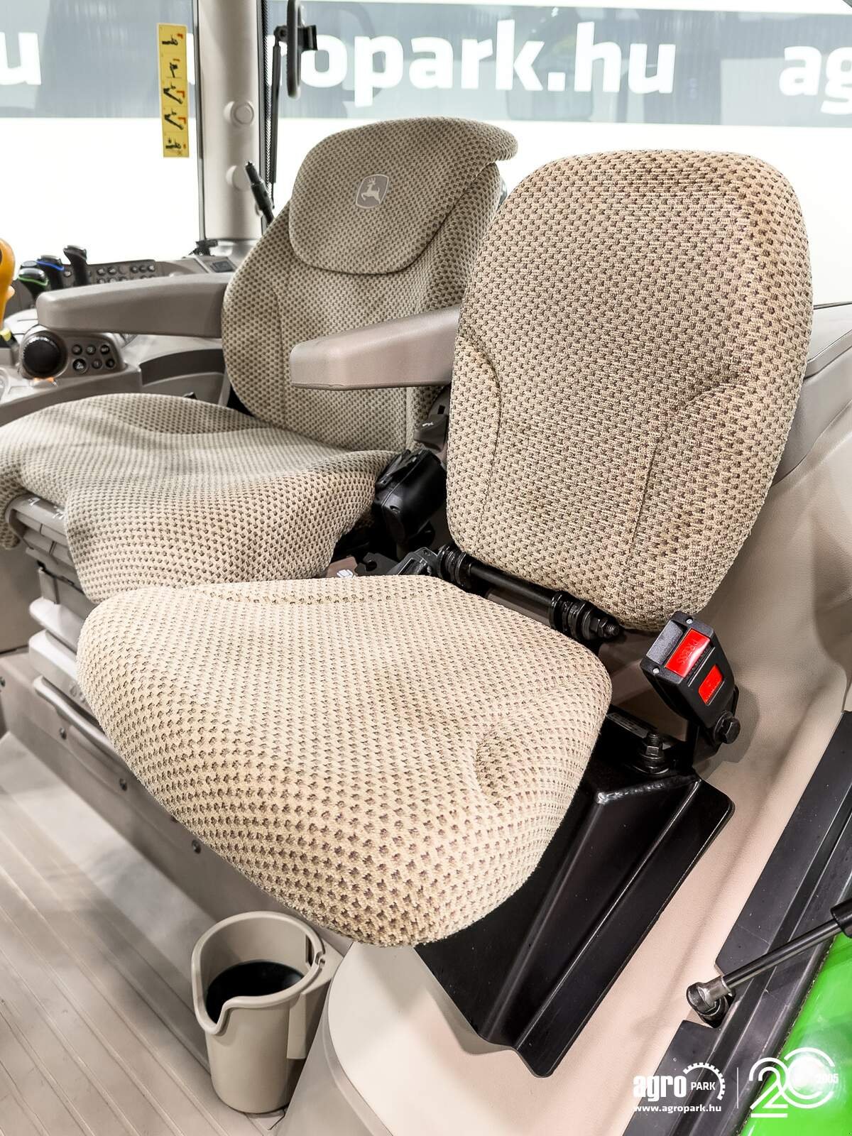 Traktor типа John Deere 6R 120, Gebrauchtmaschine в Csengele (Фотография 27)