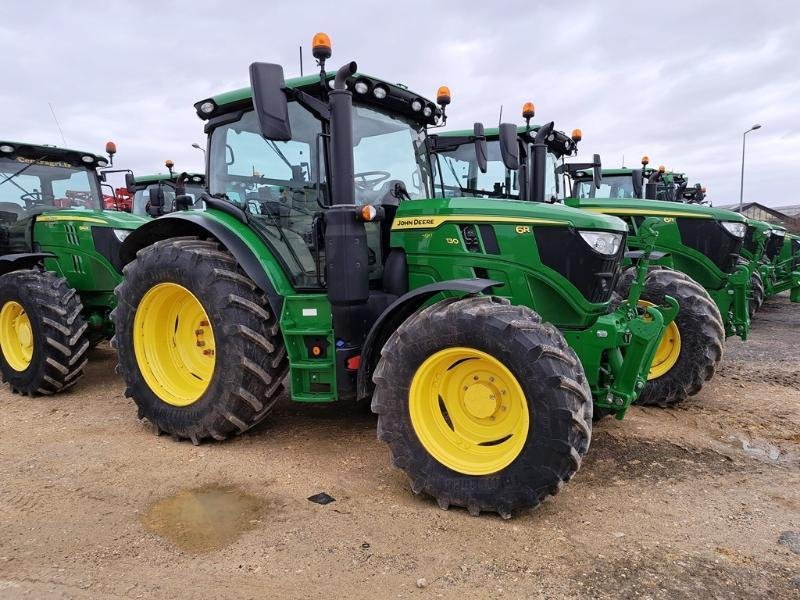 Traktor of the type John Deere 6R 130, Gebrauchtmaschine in SAINT-GERMAIN DU PUY (Picture 2)