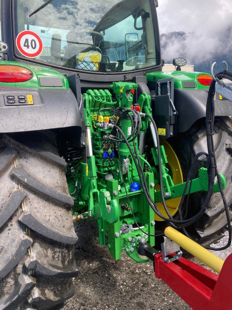 Traktor typu John Deere 6R 130, Ausstellungsmaschine v Landquart (Obrázek 4)