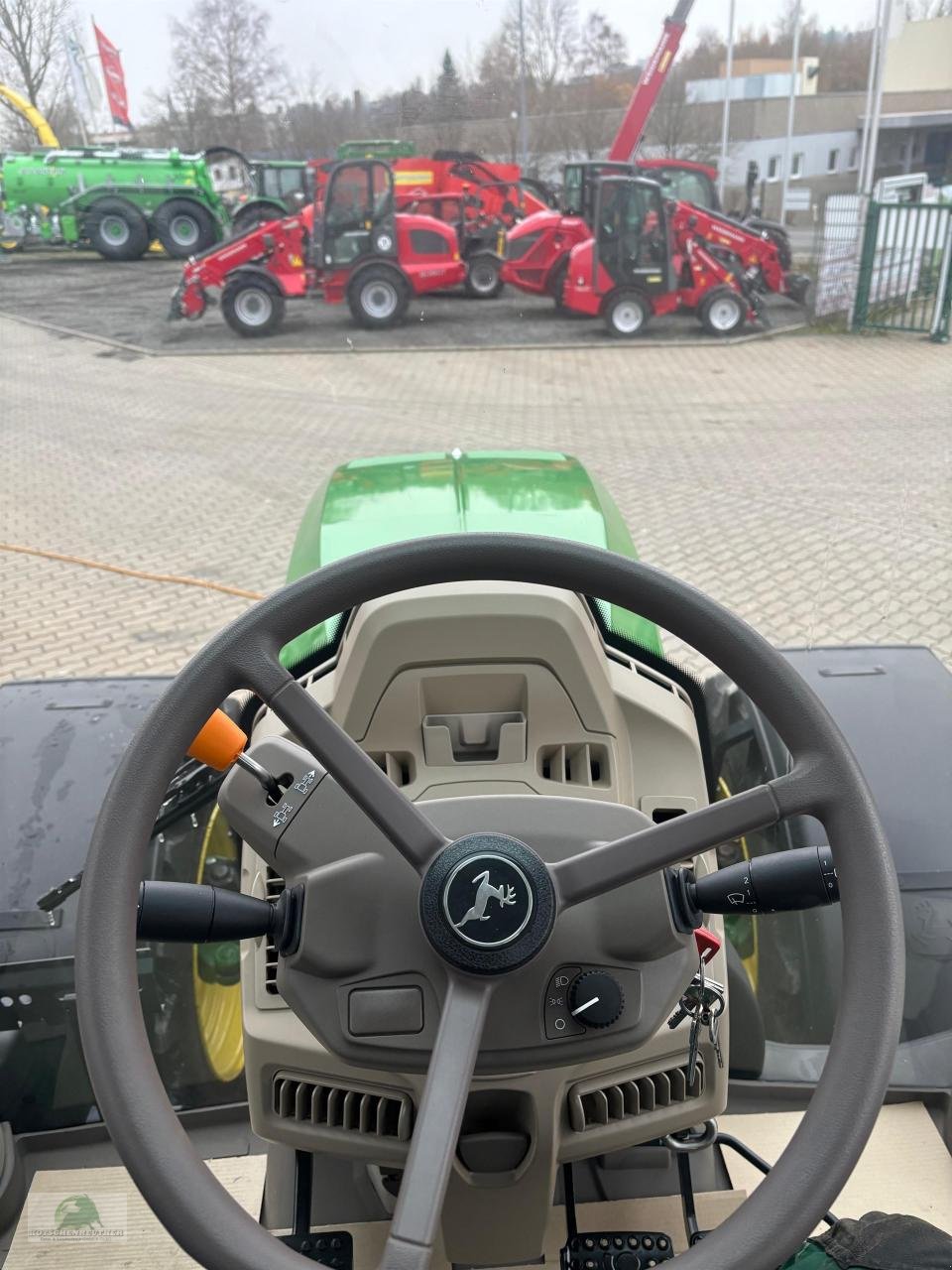 Traktor des Typs John Deere 6R 130, Neumaschine in Münchberg (Bild 8)