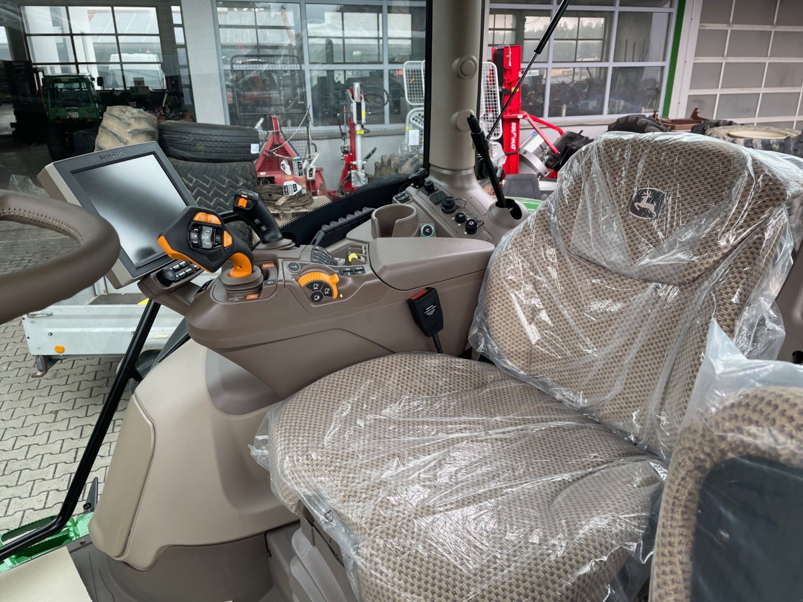 Traktor от тип John Deere 6R 130, Gebrauchtmaschine в Burglengenfeld (Снимка 6)