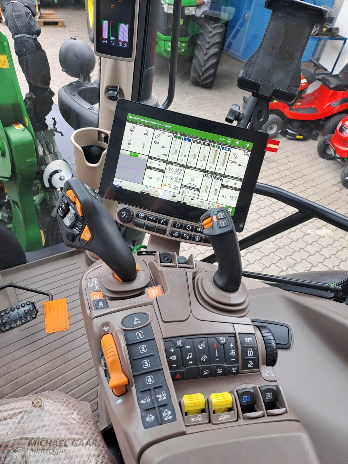 Traktor типа John Deere 6R 130, Gebrauchtmaschine в Höhenkirchen-Siegertsbrunn (Фотография 2)