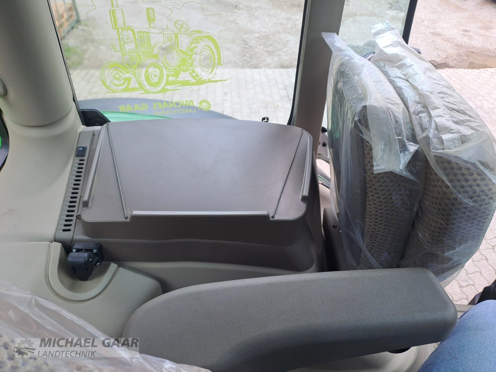 Traktor типа John Deere 6R 130, Gebrauchtmaschine в Höhenkirchen-Siegertsbrunn (Фотография 8)