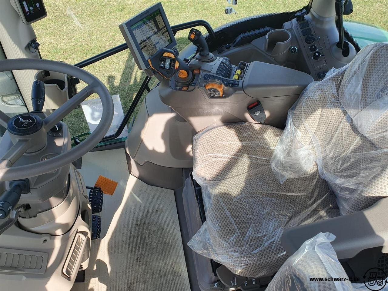 Traktor of the type John Deere 6R 145, Neumaschine in Aspach (Picture 16)