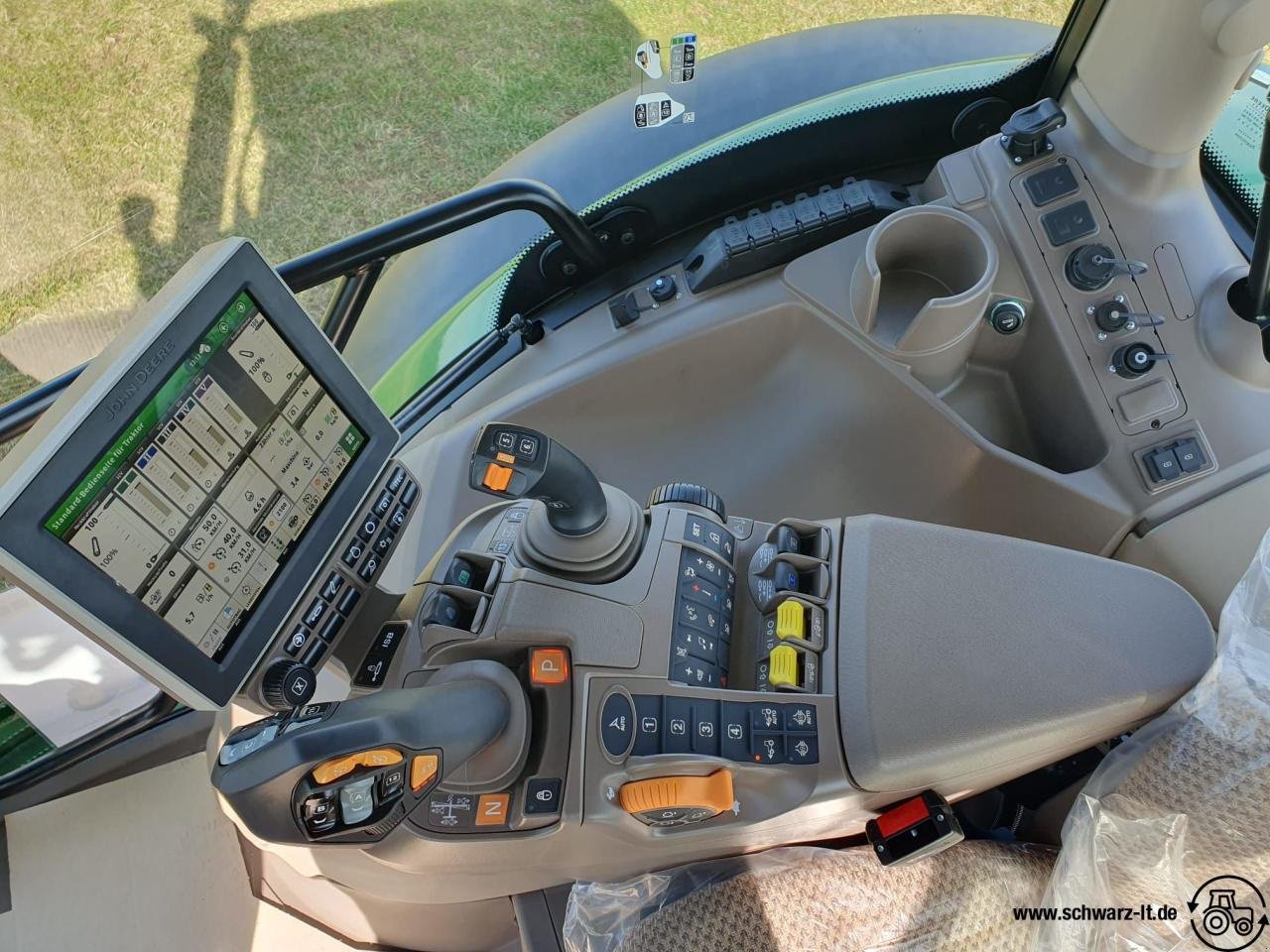 Traktor of the type John Deere 6R 145, Neumaschine in Aspach (Picture 17)