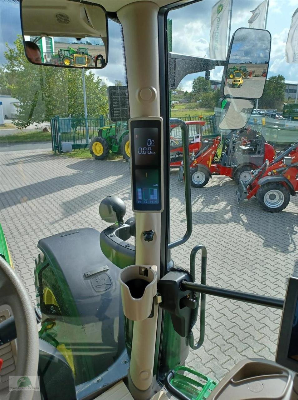 Traktor des Typs John Deere 6R 145, Neumaschine in Teichröda (Bild 8)