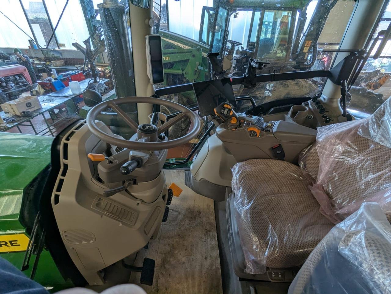 Traktor of the type John Deere 6R 150 *AKTION*, Neumaschine in Niederkirchen (Picture 7)