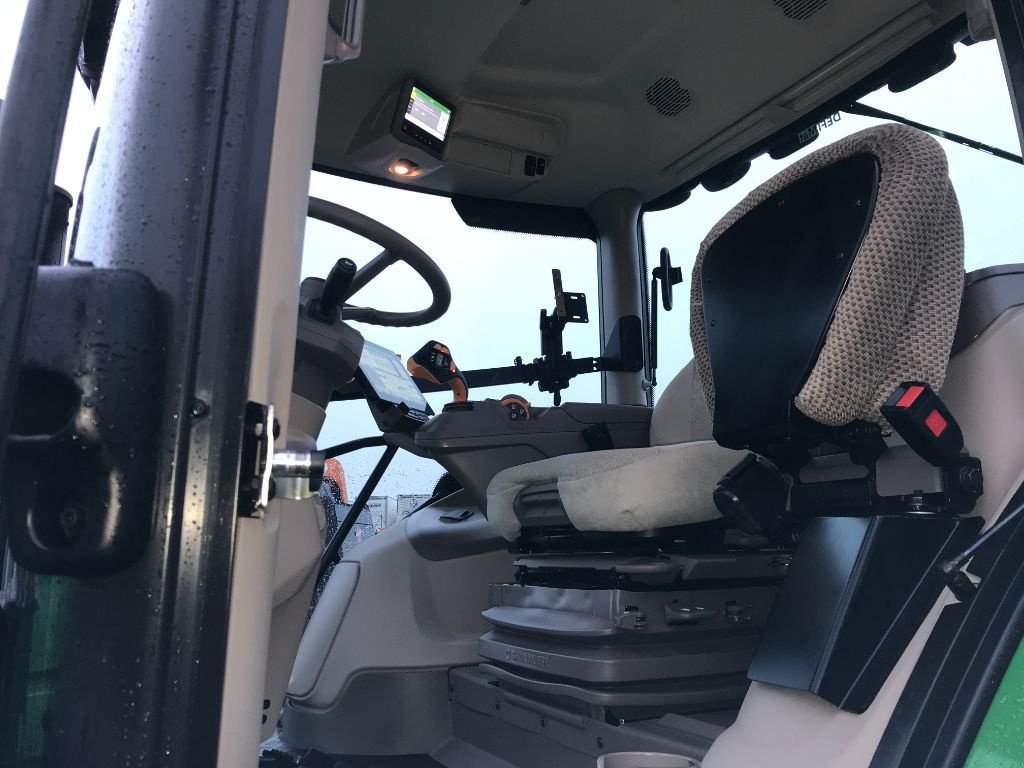Traktor van het type John Deere 6R 155 AUTOPOWER CDE PRO, Gebrauchtmaschine in UZERCHE (Foto 10)