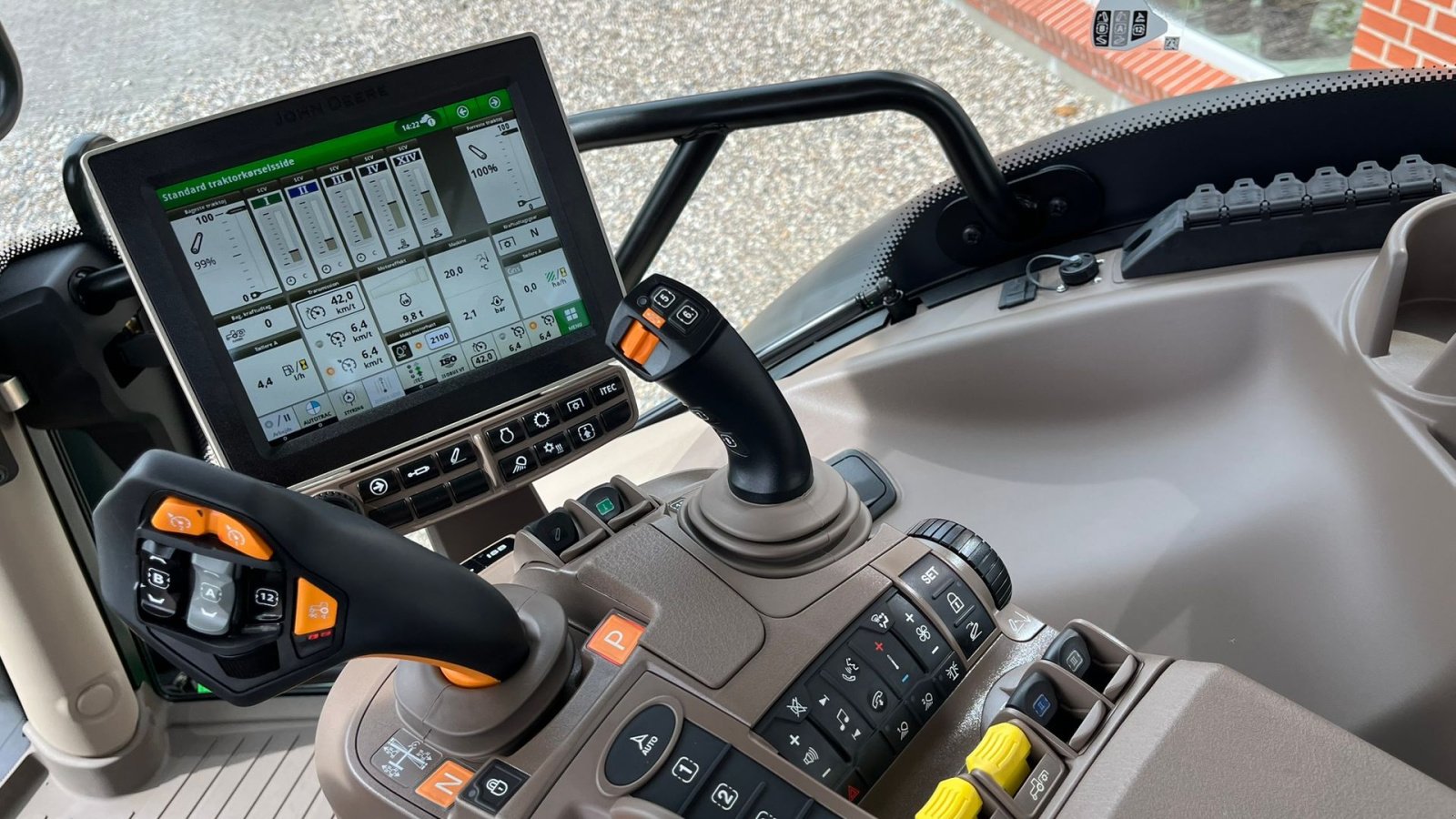 Traktor des Typs John Deere 6R 155 Front PTO Premium, Gebrauchtmaschine in Nørager (Bild 3)